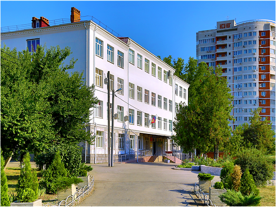 Вид школы с калитки.